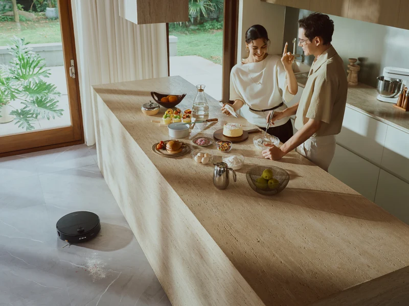 Roborock Saros 20 Flow Robotic Vacuum