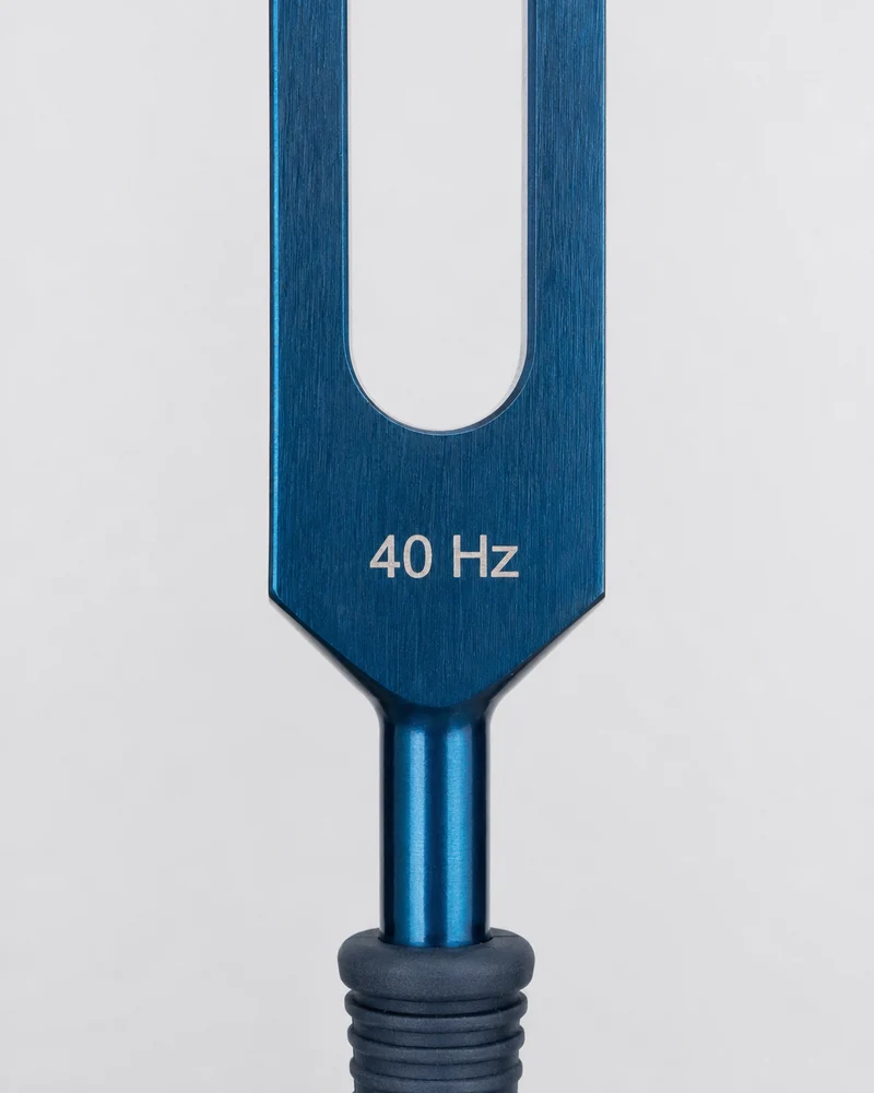 40 Hz Lightdesign Stimmgabel mit Gewicht (bekannt als Gamma Frequenz) mit blauem Griff