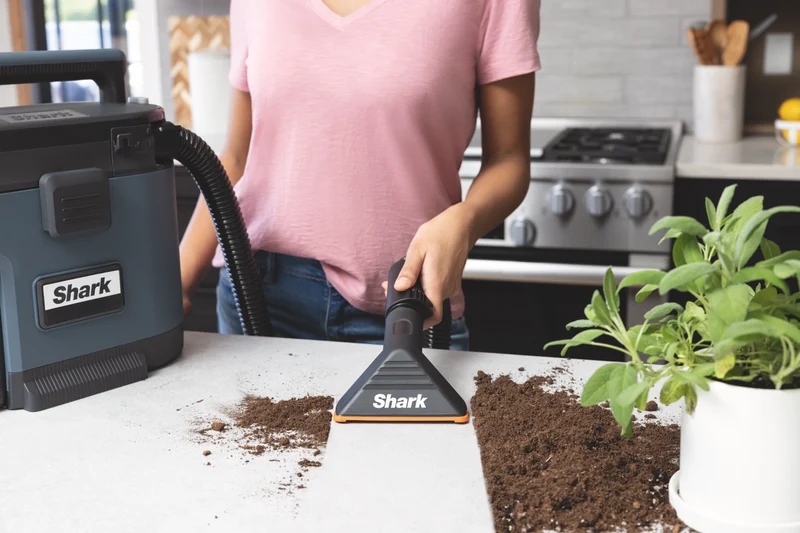 Shark MessMaster Portable Wet/Dry Vacuum