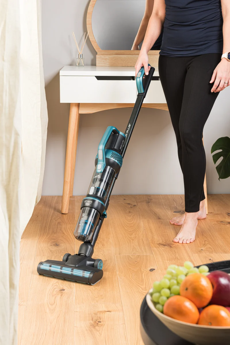 Stabstaubsauger ETA Magic Aqua Plus 7236 90000 schwarz/blau