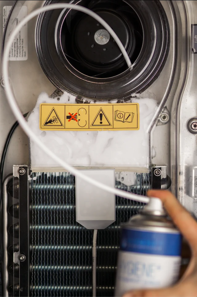 Luftentfeuchter und Reinigung - das DUSCHKRAFT Hygiene+ Reinigungsspray