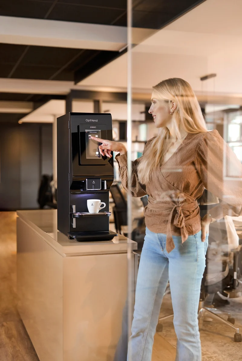 Animo OptiVend 32S Touch - compact instant coffee machine - instant coffee machine with 3 canisters for coffee, topping and cocoa - up to approx. 50 FTE